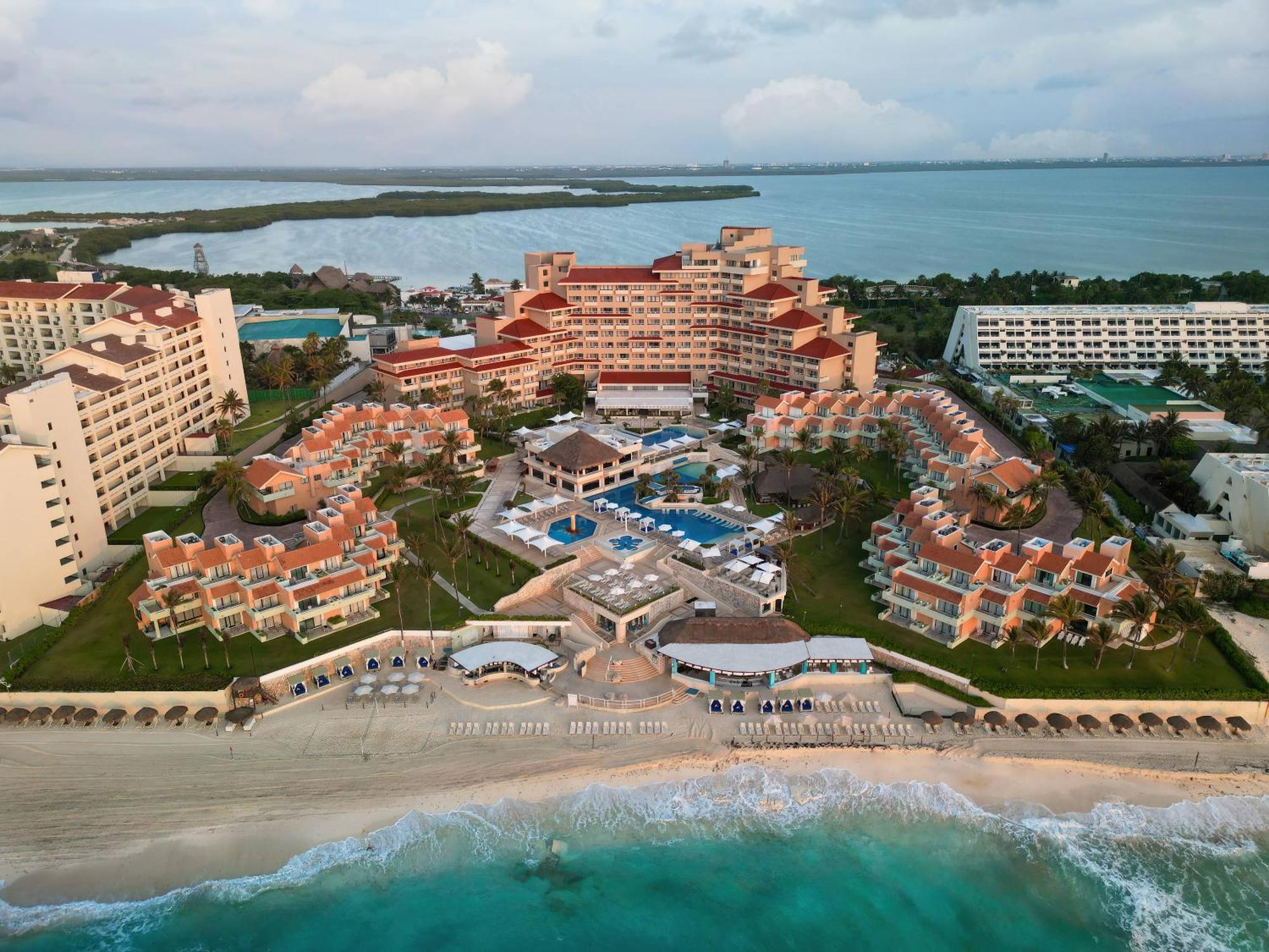 Wyndham Grand Cancun All Inclusive Resort & Villas ภายนอก รูปภาพ